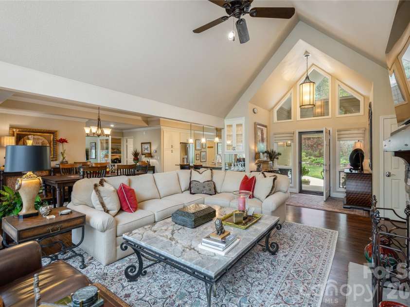 508 Cobblestone Lane, Flat Rock, NC 28731.  MLS# CAR4368630, YatesRealty ID 22402. 
