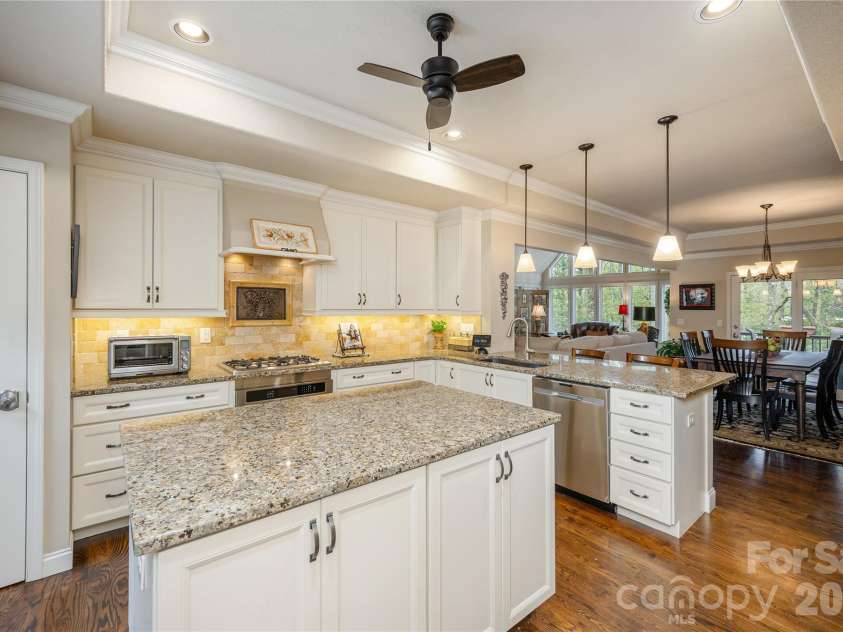 508 Cobblestone Lane, Flat Rock, NC 28731.  MLS# CAR4368630, YatesRealty ID 22402. 