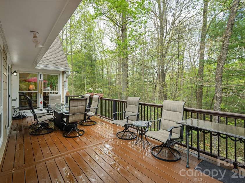 508 Cobblestone Lane, Flat Rock, NC 28731.  MLS# CAR4368630, YatesRealty ID 22402. 
