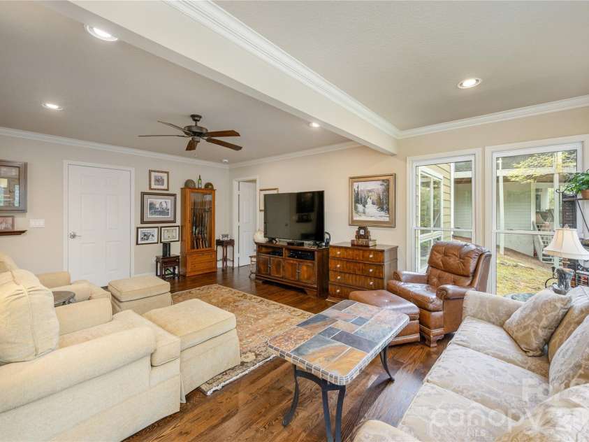 508 Cobblestone Lane, Flat Rock, NC 28731.  MLS# CAR4368630, YatesRealty ID 22402. 