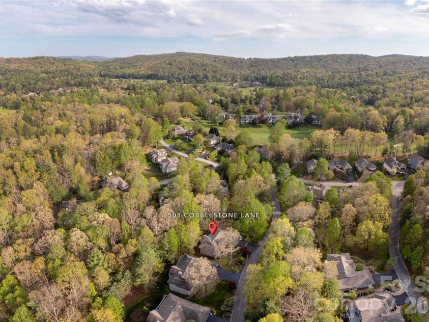 508 Cobblestone Lane, Flat Rock, NC 28731.  MLS# CAR4368630, YatesRealty ID 22402. 