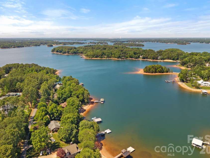 236 Tuskarora Trail, Mooresville, NC 28117.  MLS# CAR4370396, YatesRealty ID 22403. 