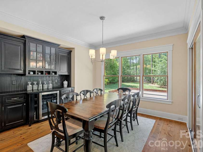 236 Tuskarora Trail, Mooresville, NC 28117.  MLS# CAR4370396, YatesRealty ID 22403. Custom Built ins