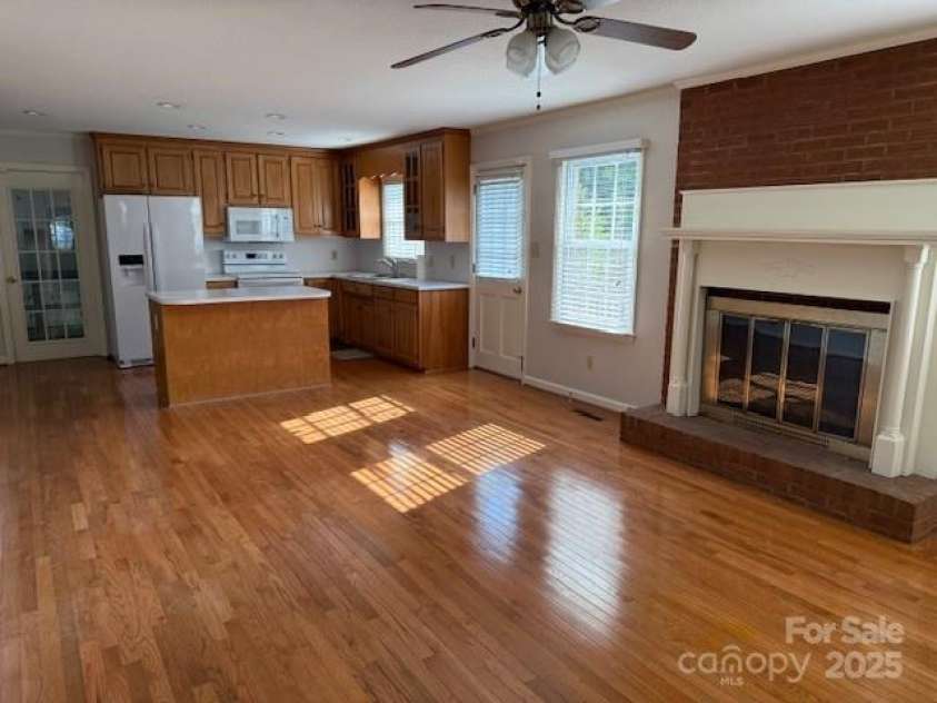 1116 Fieldstone Road, Mooresville, NC 28115.  MLS# CAR4271670, YatesRealty ID 22404. Addt'l view of Kitchen/Den combo