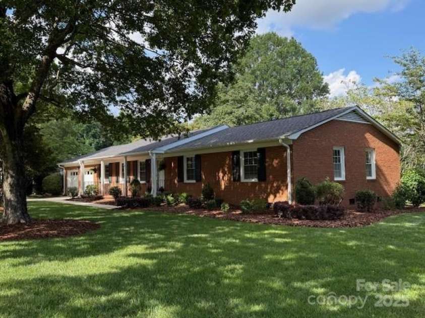 1116 Fieldstone Road, Mooresville, NC 28115.  MLS# CAR4271670, YatesRealty ID 22404. Front Exterior