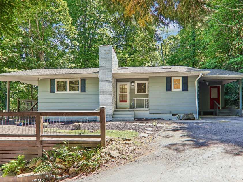 224 Highlands Loop, Maggie Valley, NC 28751.  MLS# CAR4377562, YatesRealty ID 22406. 