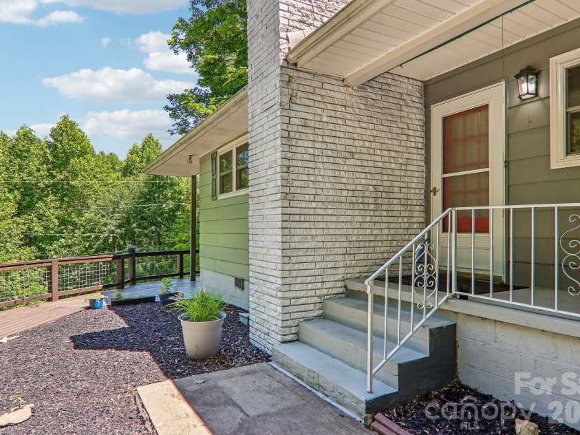 224 Highlands Loop, Maggie Valley, NC 28751.  MLS# CAR4377562, YatesRealty ID 22406. 