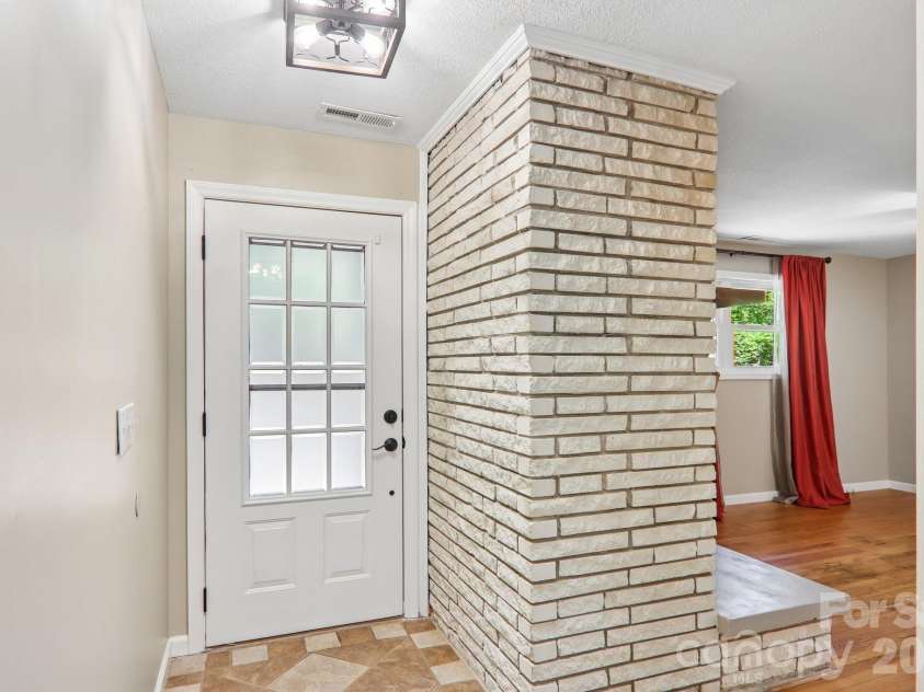 224 Highlands Loop, Maggie Valley, NC 28751.  MLS# CAR4377562, YatesRealty ID 22406. 