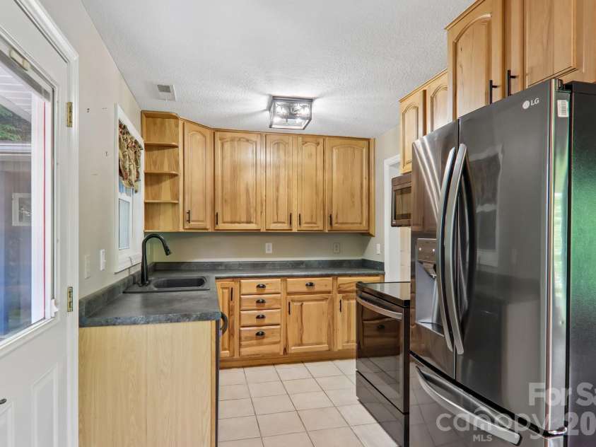 224 Highlands Loop, Maggie Valley, NC 28751.  MLS# CAR4377562, YatesRealty ID 22406. 