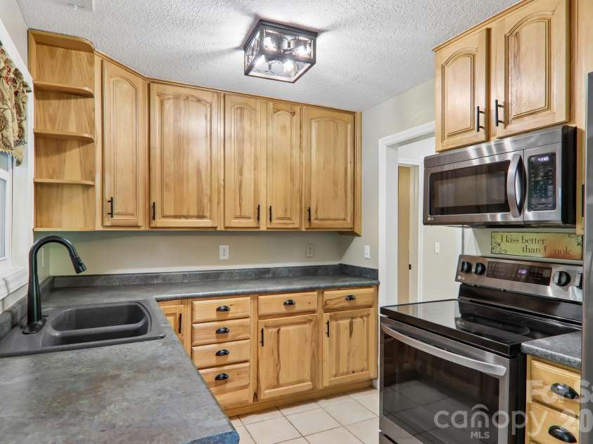 224 Highlands Loop, Maggie Valley, NC 28751.  MLS# CAR4377562, YatesRealty ID 22406. 