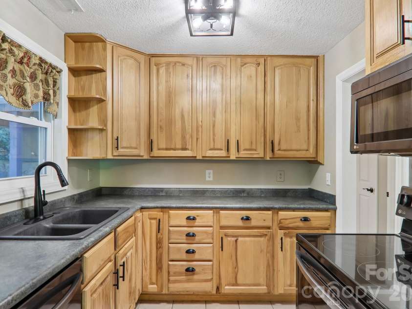 224 Highlands Loop, Maggie Valley, NC 28751.  MLS# CAR4377562, YatesRealty ID 22406. 
