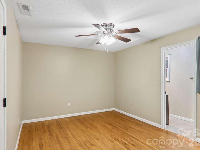 224 Highlands Loop, Maggie Valley, NC 28751.  MLS# CAR4377562, YatesRealty ID 22406. 
