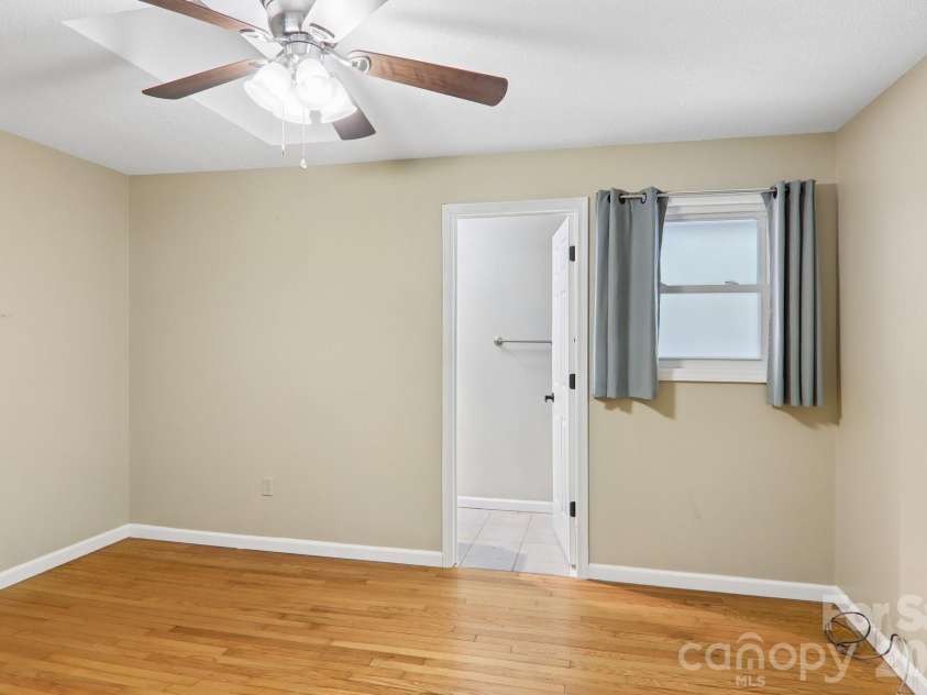 224 Highlands Loop, Maggie Valley, NC 28751.  MLS# CAR4377562, YatesRealty ID 22406. 