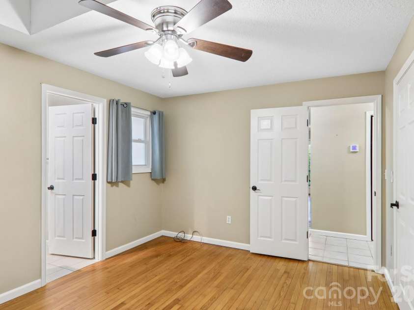 224 Highlands Loop, Maggie Valley, NC 28751.  MLS# CAR4377562, YatesRealty ID 22406. 