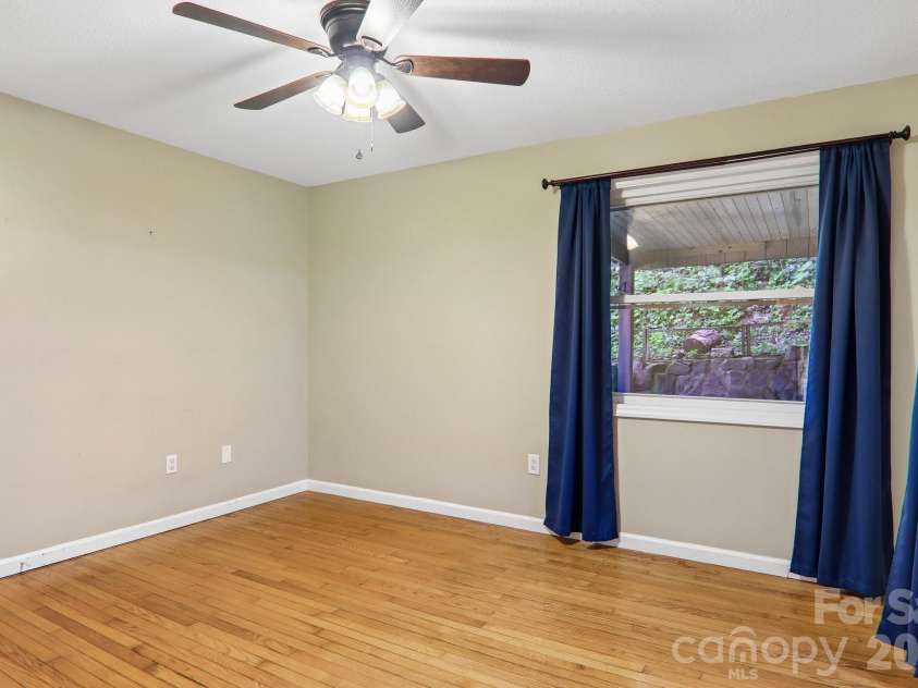 224 Highlands Loop, Maggie Valley, NC 28751.  MLS# CAR4377562, YatesRealty ID 22406. 
