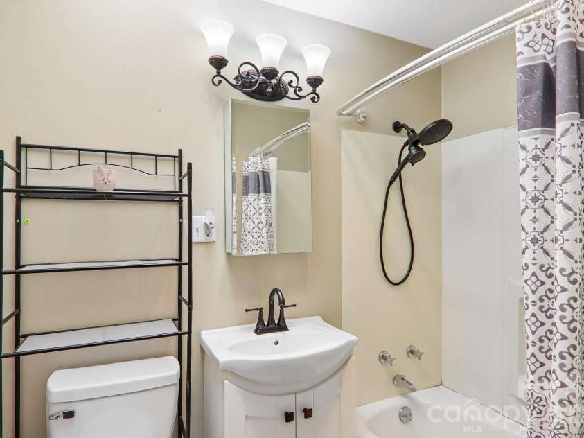 224 Highlands Loop, Maggie Valley, NC 28751.  MLS# CAR4377562, YatesRealty ID 22406. 