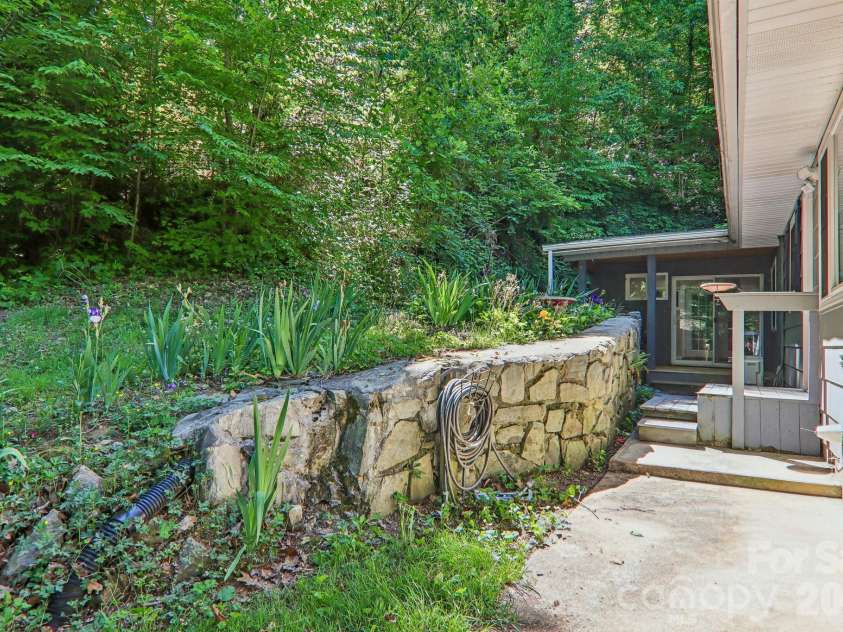 224 Highlands Loop, Maggie Valley, NC 28751.  MLS# CAR4377562, YatesRealty ID 22406. 