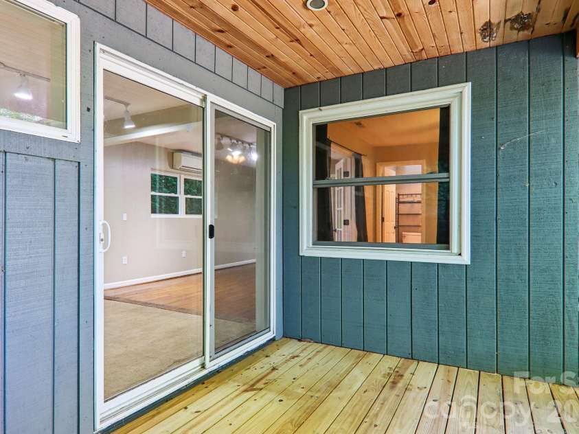 224 Highlands Loop, Maggie Valley, NC 28751.  MLS# CAR4377562, YatesRealty ID 22406. 