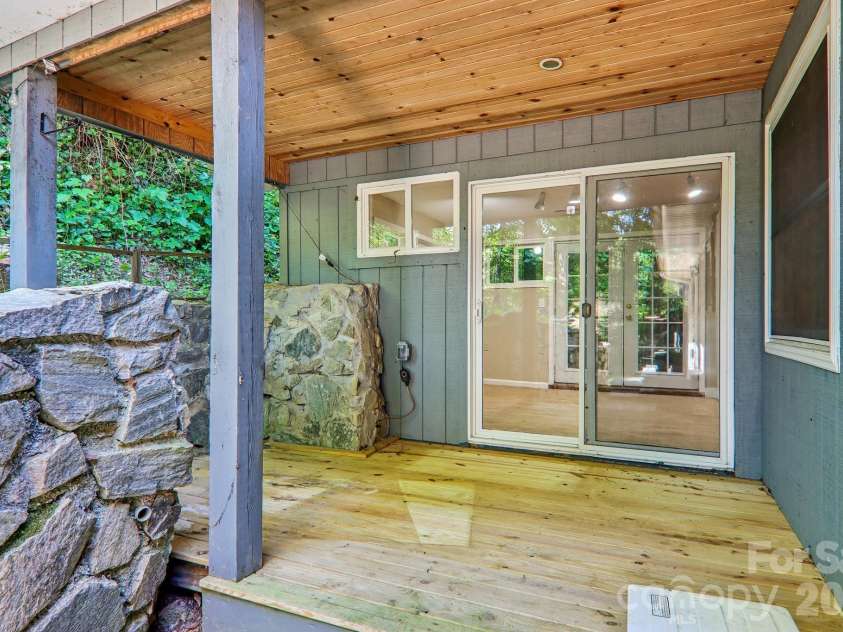 224 Highlands Loop, Maggie Valley, NC 28751.  MLS# CAR4377562, YatesRealty ID 22406. 