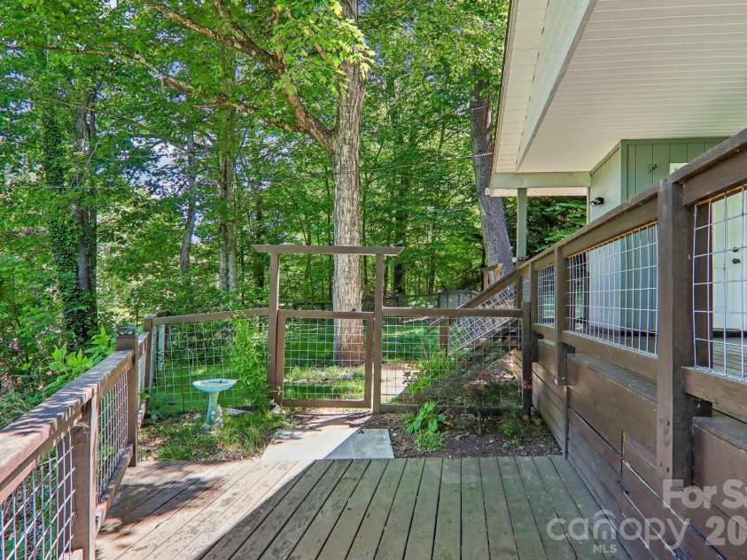 224 Highlands Loop, Maggie Valley, NC 28751.  MLS# CAR4377562, YatesRealty ID 22406. 