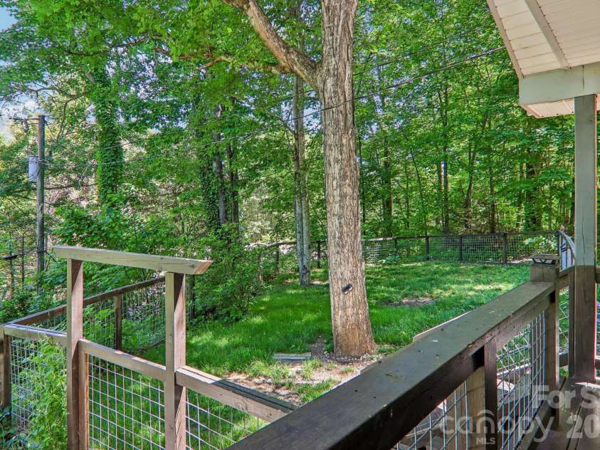224 Highlands Loop, Maggie Valley, NC 28751.  MLS# CAR4377562, YatesRealty ID 22406. 