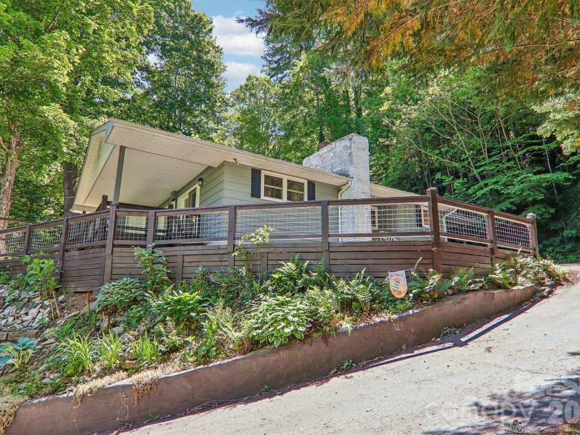 224 Highlands Loop, Maggie Valley, NC 28751.  MLS# CAR4377562, YatesRealty ID 22406. 