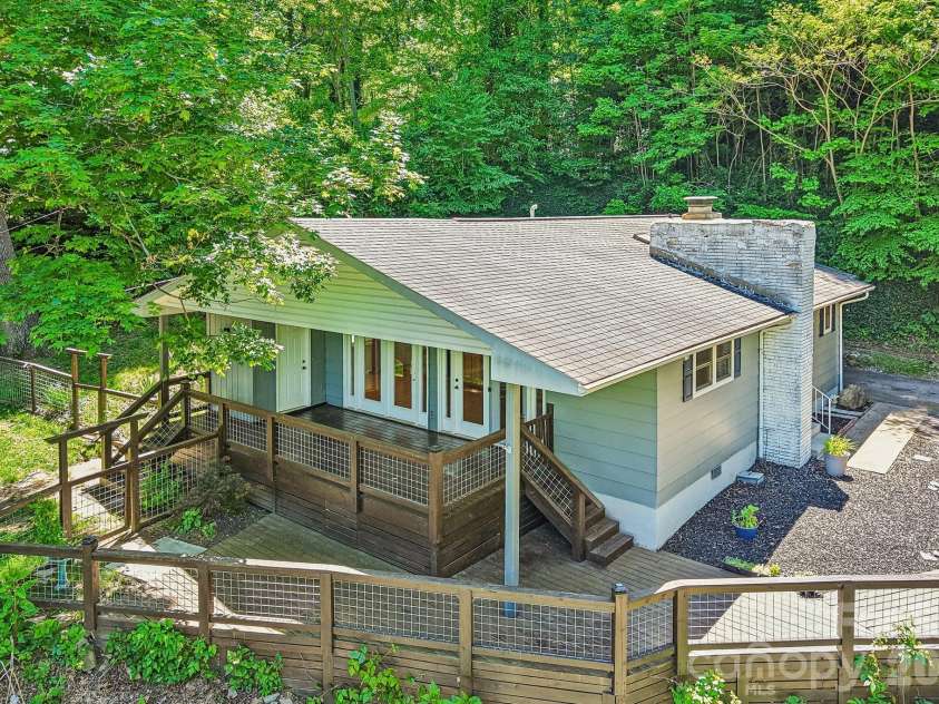224 Highlands Loop, Maggie Valley, NC 28751.  MLS# CAR4377562, YatesRealty ID 22406. 
