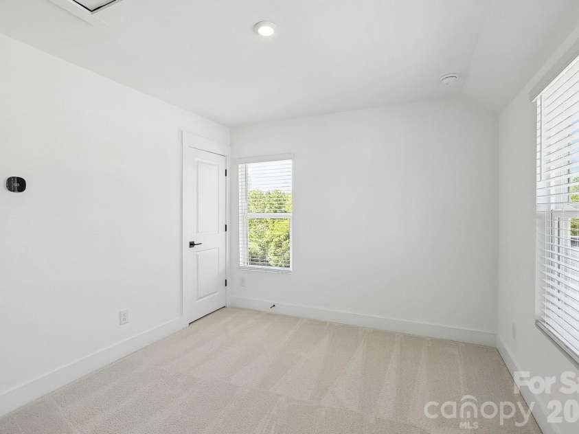 1120 Kokomo Lane, Charlotte, NC 28206.  MLS# CAR4377235, YatesRealty ID 22407. 