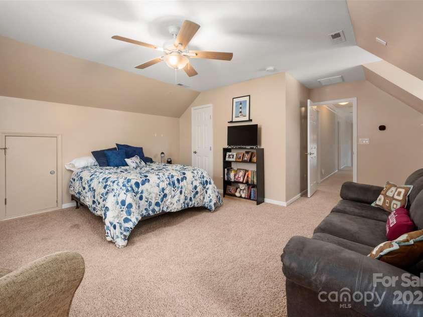 512 Veloce Trail, Fort Mill, SC 29715.  MLS# CAR4274741, YatesRealty ID 22407. Bed/bonus 4