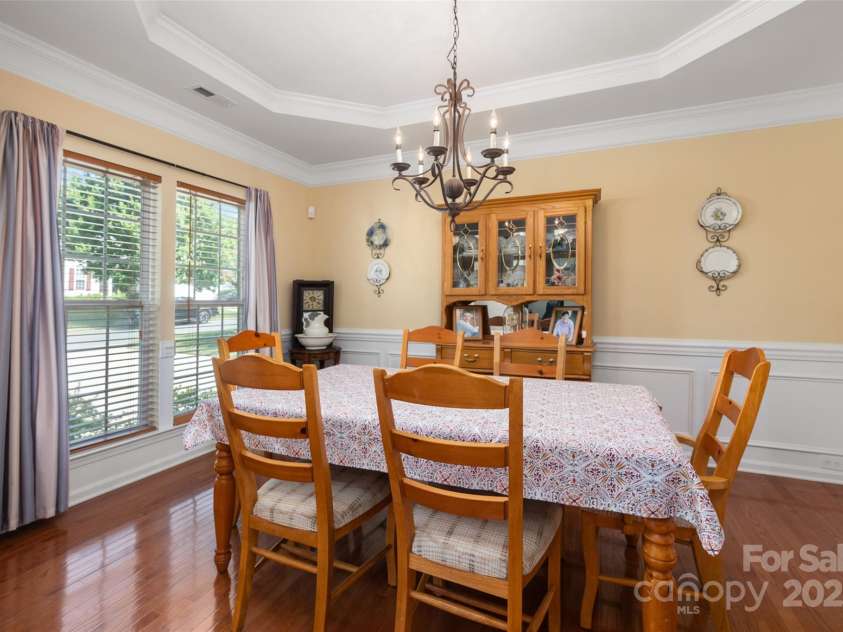 512 Veloce Trail, Fort Mill, SC 29715.  MLS# CAR4274741, YatesRealty ID 22407. Formal dining room w/tray ceiling, wainscoting & hardwood floors