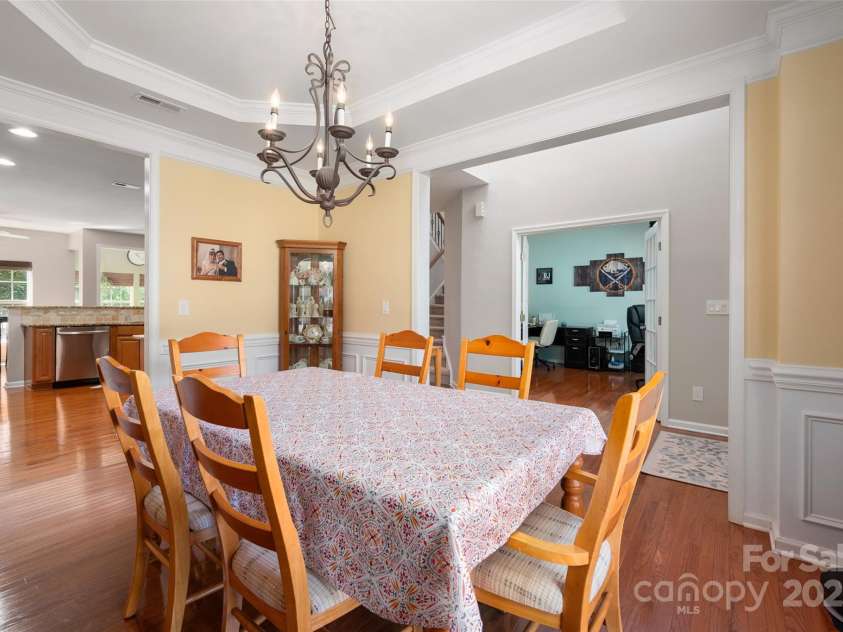 512 Veloce Trail, Fort Mill, SC 29715.  MLS# CAR4274741, YatesRealty ID 22407. Formal dining room w/tray ceiling, wainscoting & hardwood floors