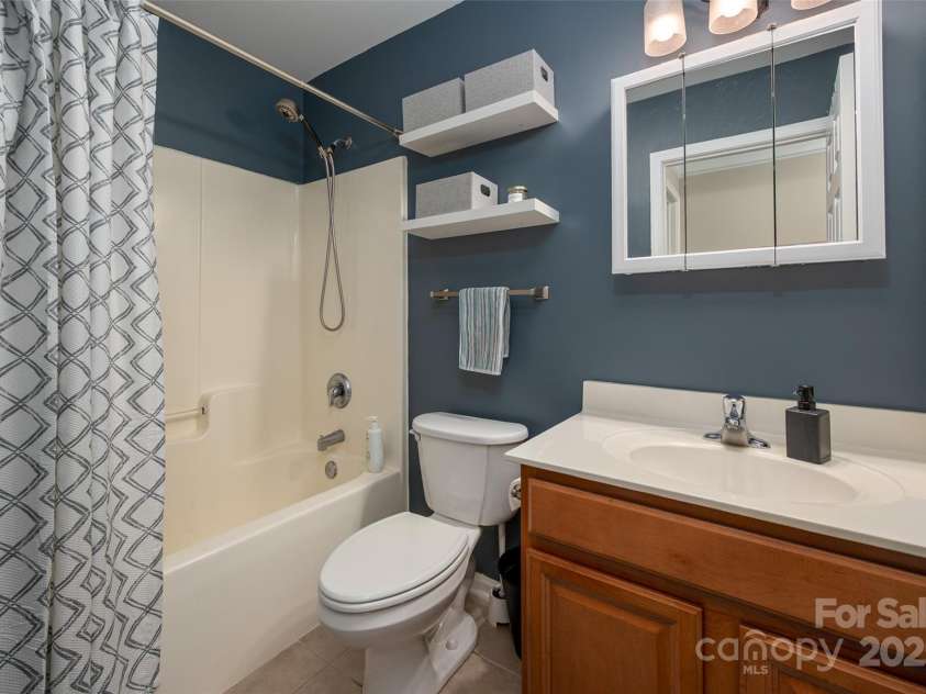 512 Veloce Trail, Fort Mill, SC 29715.  MLS# CAR4274741, YatesRealty ID 22407. Full bathroom