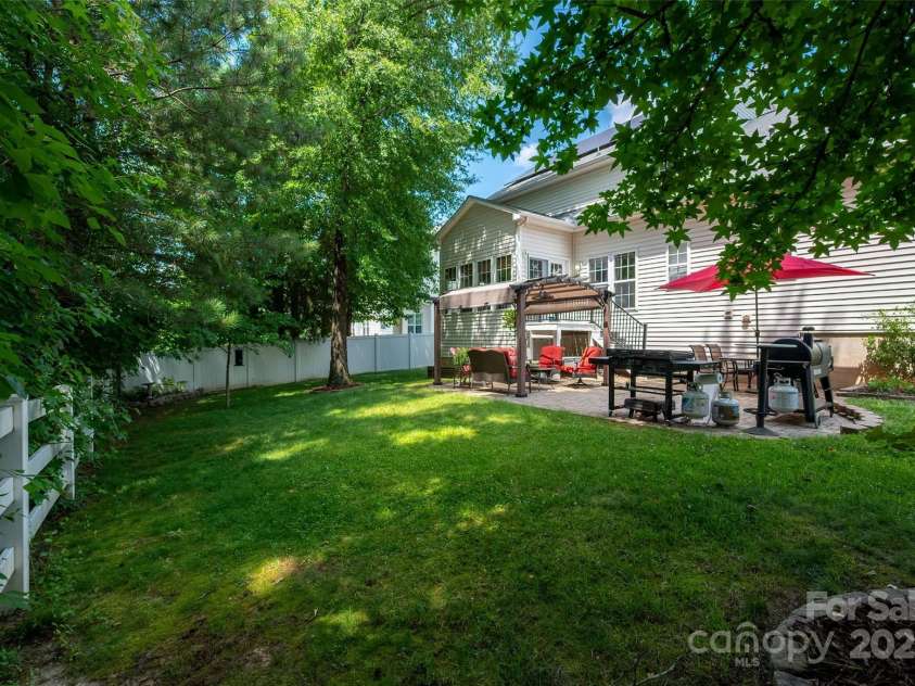 512 Veloce Trail, Fort Mill, SC 29715.  MLS# CAR4274741, YatesRealty ID 22407. Fully fenced private backyard