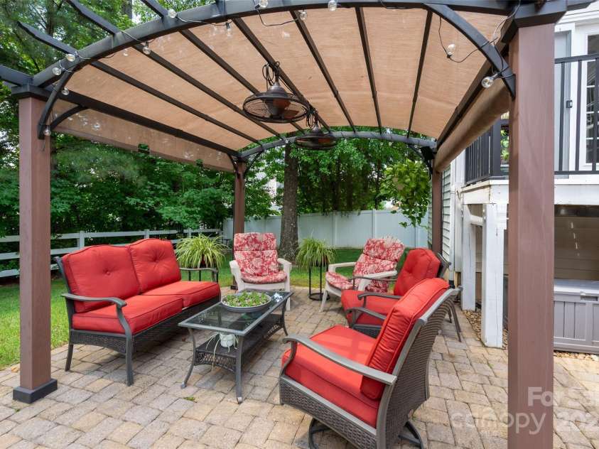 512 Veloce Trail, Fort Mill, SC 29715.  MLS# CAR4274741, YatesRealty ID 22407. Paver patio w/fully fenced private backyard