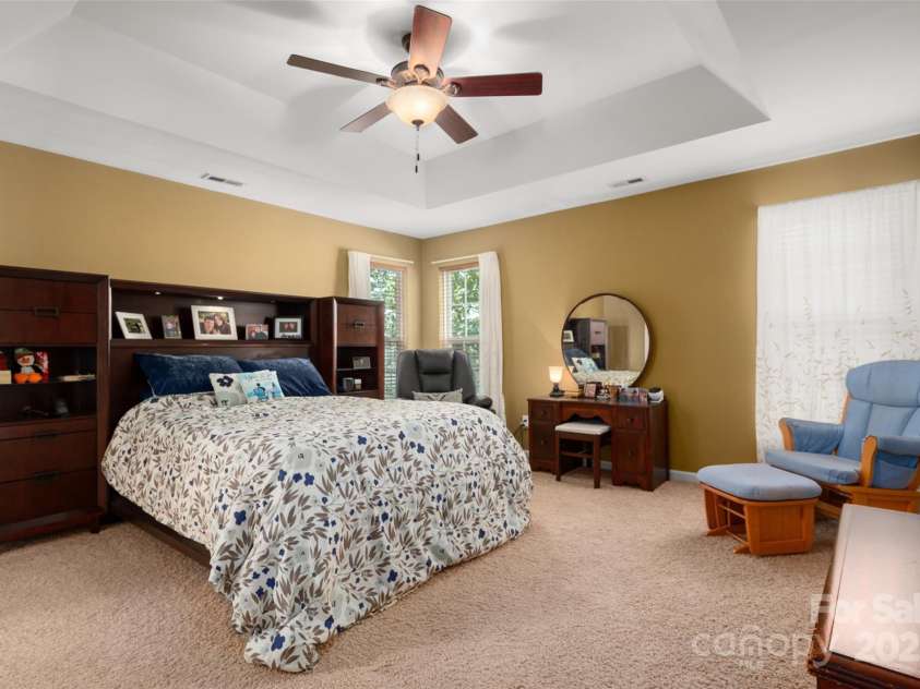 512 Veloce Trail, Fort Mill, SC 29715.  MLS# CAR4274741, YatesRealty ID 22407. Primary bedroom w/tray ceiling and ensuite bathroom w/walk in closet