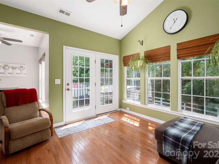512 Veloce Trail, Fort Mill, SC 29715.  MLS# CAR4274741, YatesRealty ID 22407. Sunroom w/abundance of natural light overlooking the private backyard