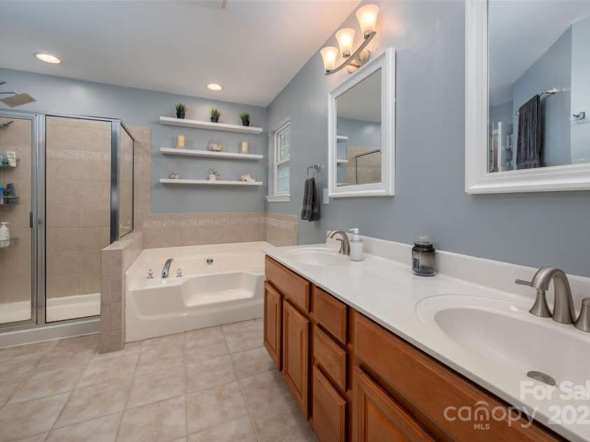 512 Veloce Trail, Fort Mill, SC 29715.  MLS# CAR4274741, YatesRealty ID 22407. Updated primary bathrom w/garden tub and dual sink vanity