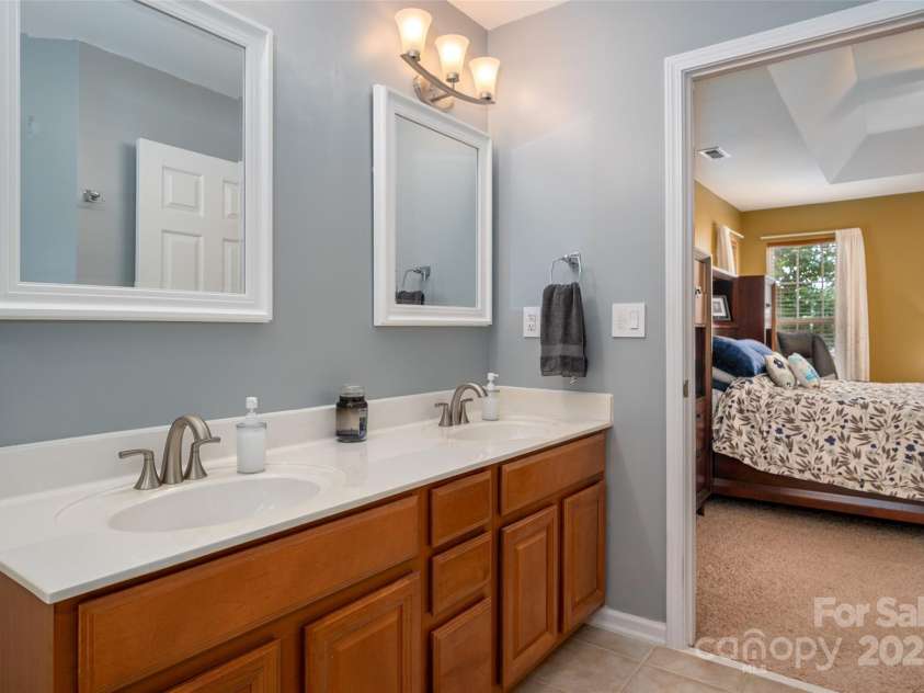 512 Veloce Trail, Fort Mill, SC 29715.  MLS# CAR4274741, YatesRealty ID 22407. Updated primary bathrom w/garden tub and dual sink vanity