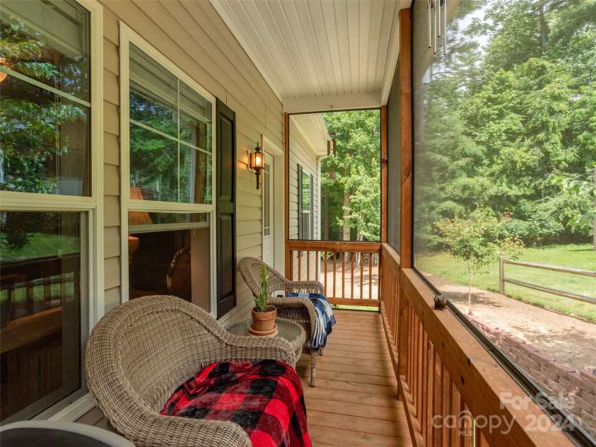 138 Lone Eagle Lane, Hendersonville, NC 28739.  MLS# CAR4153208, YatesRealty ID 2241. 