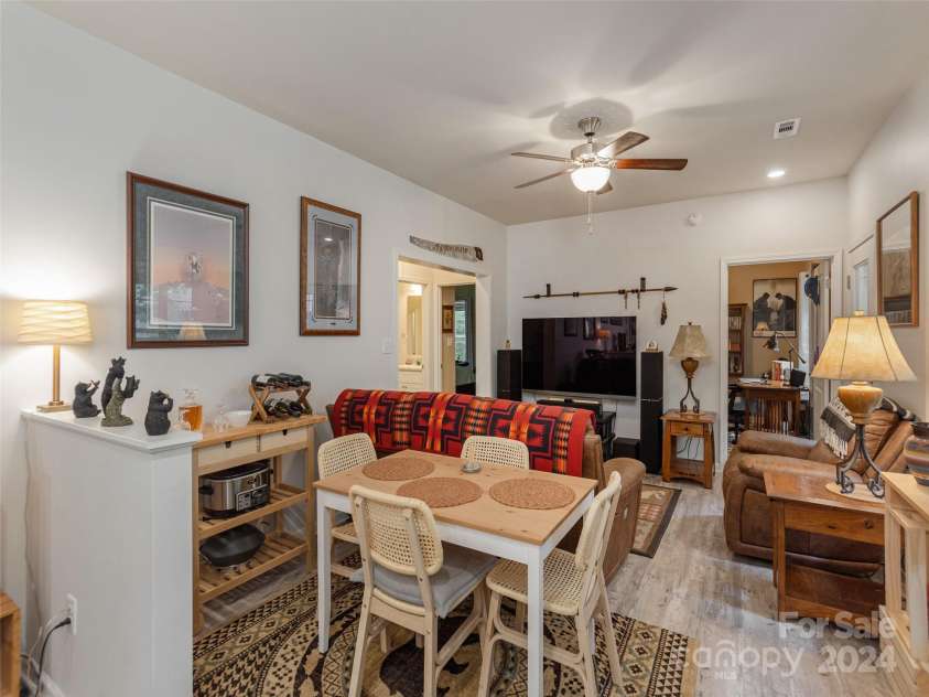 138 Lone Eagle Lane, Hendersonville, NC 28739.  MLS# CAR4153208, YatesRealty ID 2241. 