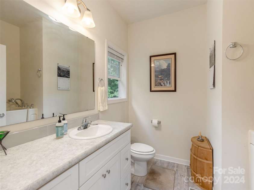 138 Lone Eagle Lane, Hendersonville, NC 28739.  MLS# CAR4153208, YatesRealty ID 2241. 