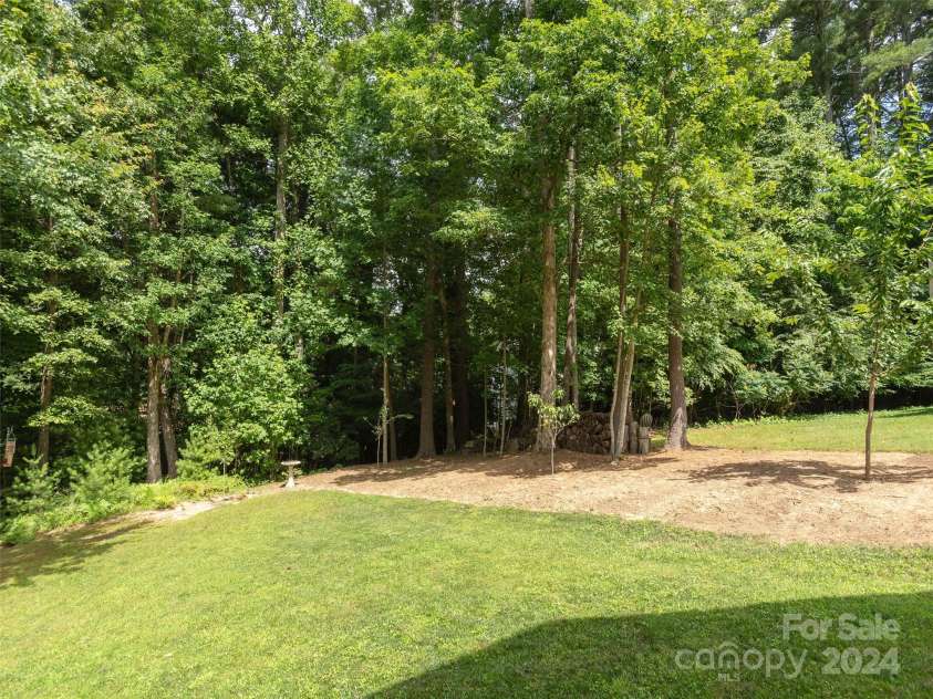 138 Lone Eagle Lane, Hendersonville, NC 28739.  MLS# CAR4153208, YatesRealty ID 2241. 