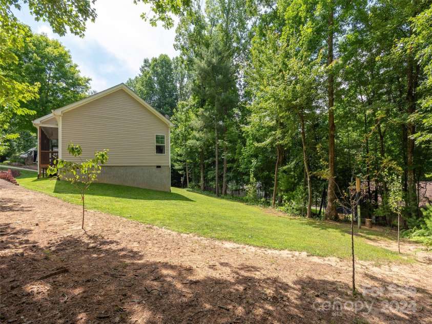 138 Lone Eagle Lane, Hendersonville, NC 28739.  MLS# CAR4153208, YatesRealty ID 2241. 