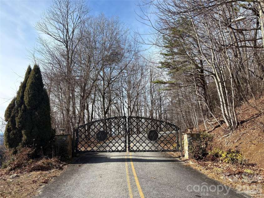 700 Summit Road, Tryon, NC 28782.  MLS# CAR4344125, YatesRealty ID 2241. 
