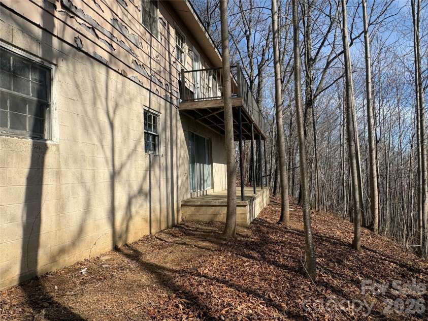700 Summit Road, Tryon, NC 28782.  MLS# CAR4344125, YatesRealty ID 2241. 