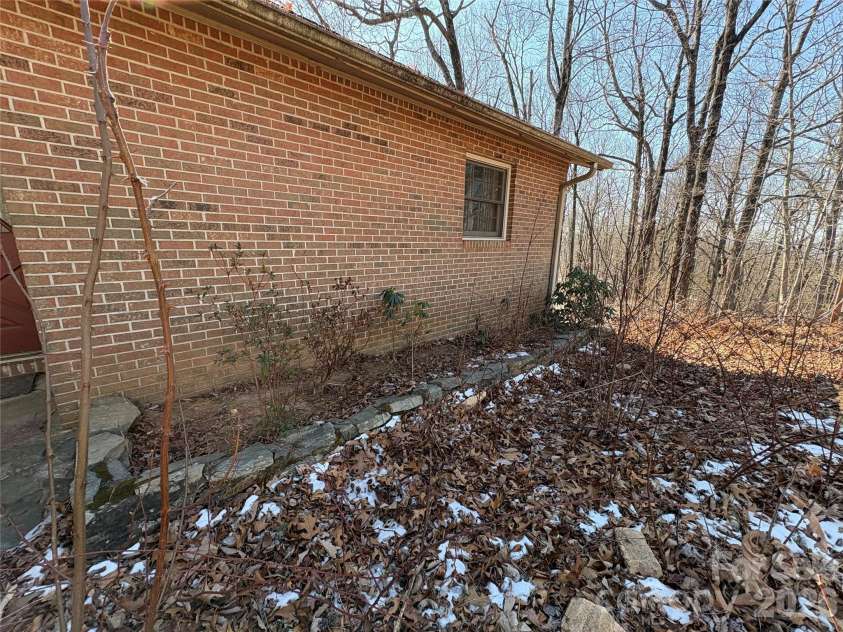 700 Summit Road, Tryon, NC 28782.  MLS# CAR4344125, YatesRealty ID 2241. 