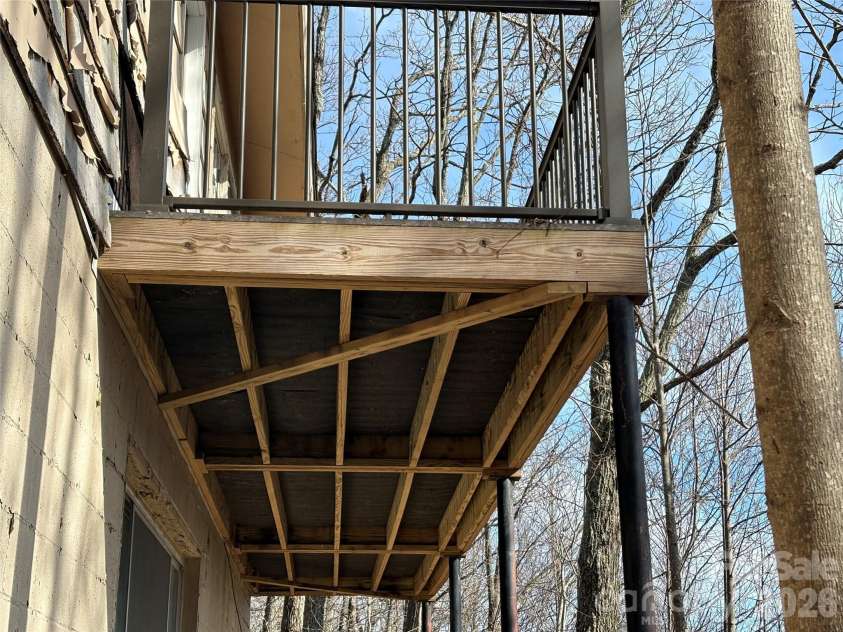 700 Summit Road, Tryon, NC 28782.  MLS# CAR4344125, YatesRealty ID 2241. Deck was replaced at some point.