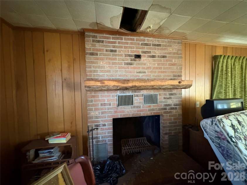 700 Summit Road, Tryon, NC 28782.  MLS# CAR4344125, YatesRealty ID 2241. Masonry fireplace.