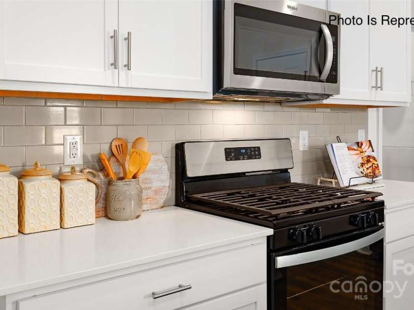 222 Giant Oak Avenue, Statesville, NC 28677.  MLS# CAR4254263, YatesRealty ID 22410. 