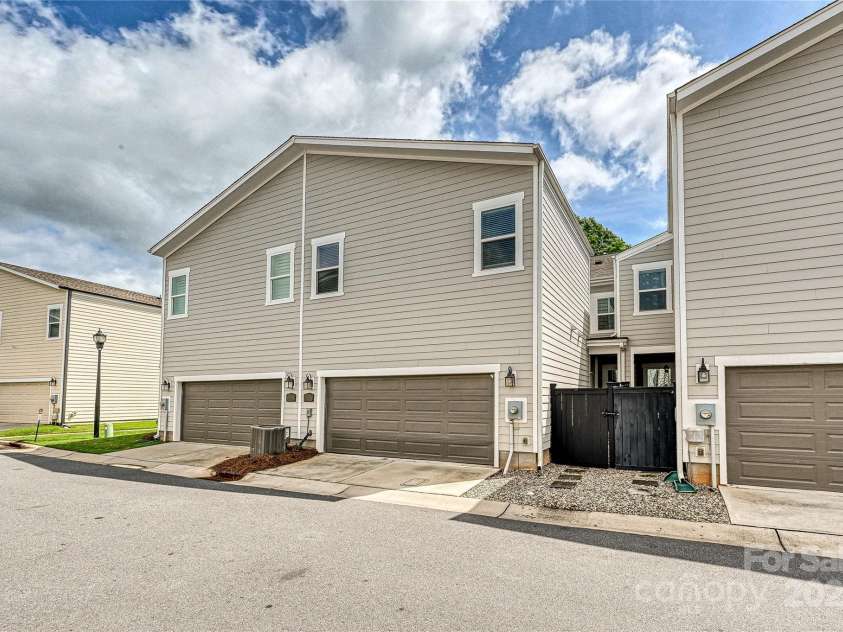 10022 Wayfair Meadow Court, Charlotte, NC 28277.  MLS# CAR4267578, YatesRealty ID 22411. 